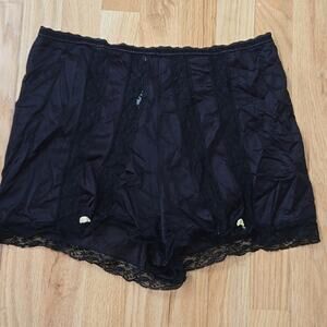 Vintage Henson Intimates Black Vintage nylon tap pants / lingerie shorts XS/S